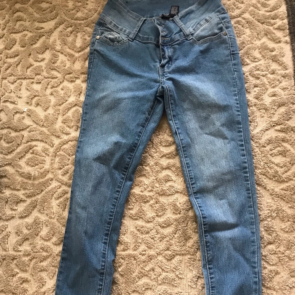 ⚫️Fashion Nova Booty Lifting Jeans⚫️